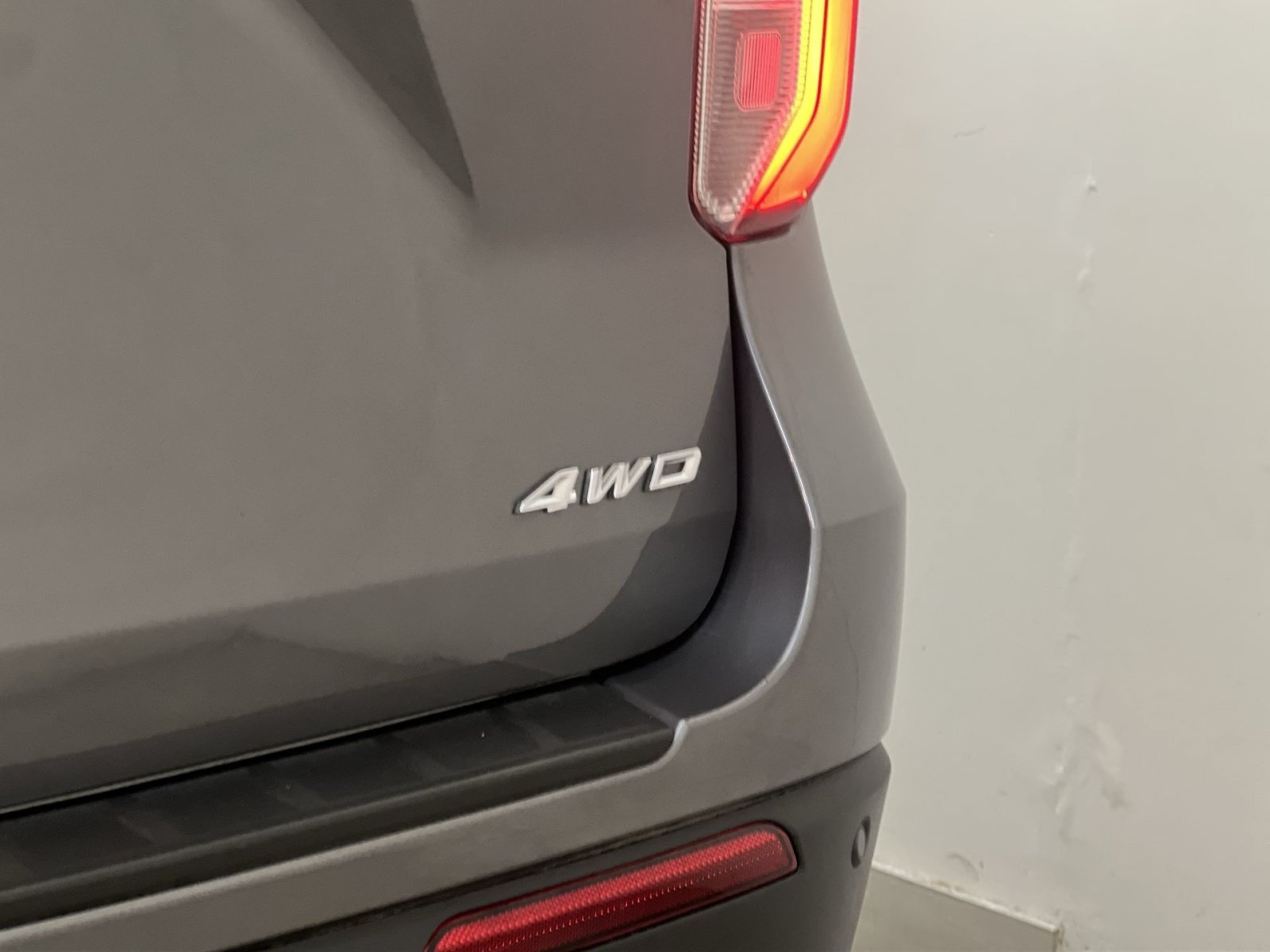Used 2023 Ford Explorer XLT AWD/4WD image 30