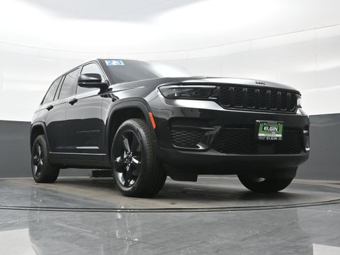 Used 2023 Jeep Grand Cherokee Altitude image 32