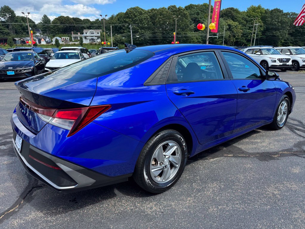 Used 2024 Hyundai Elantra SE FWD image 5