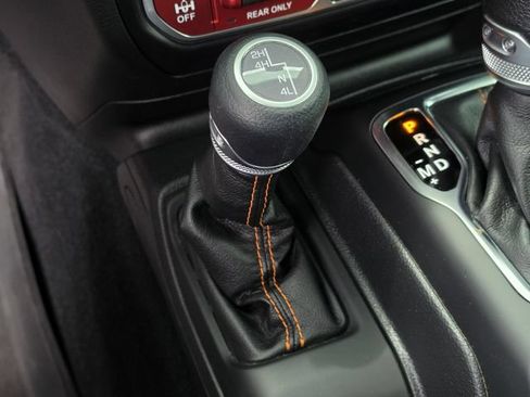 Used 2023 Jeep Gladiator Mojave w/ LED Lighting Group AWD/4WD image 31