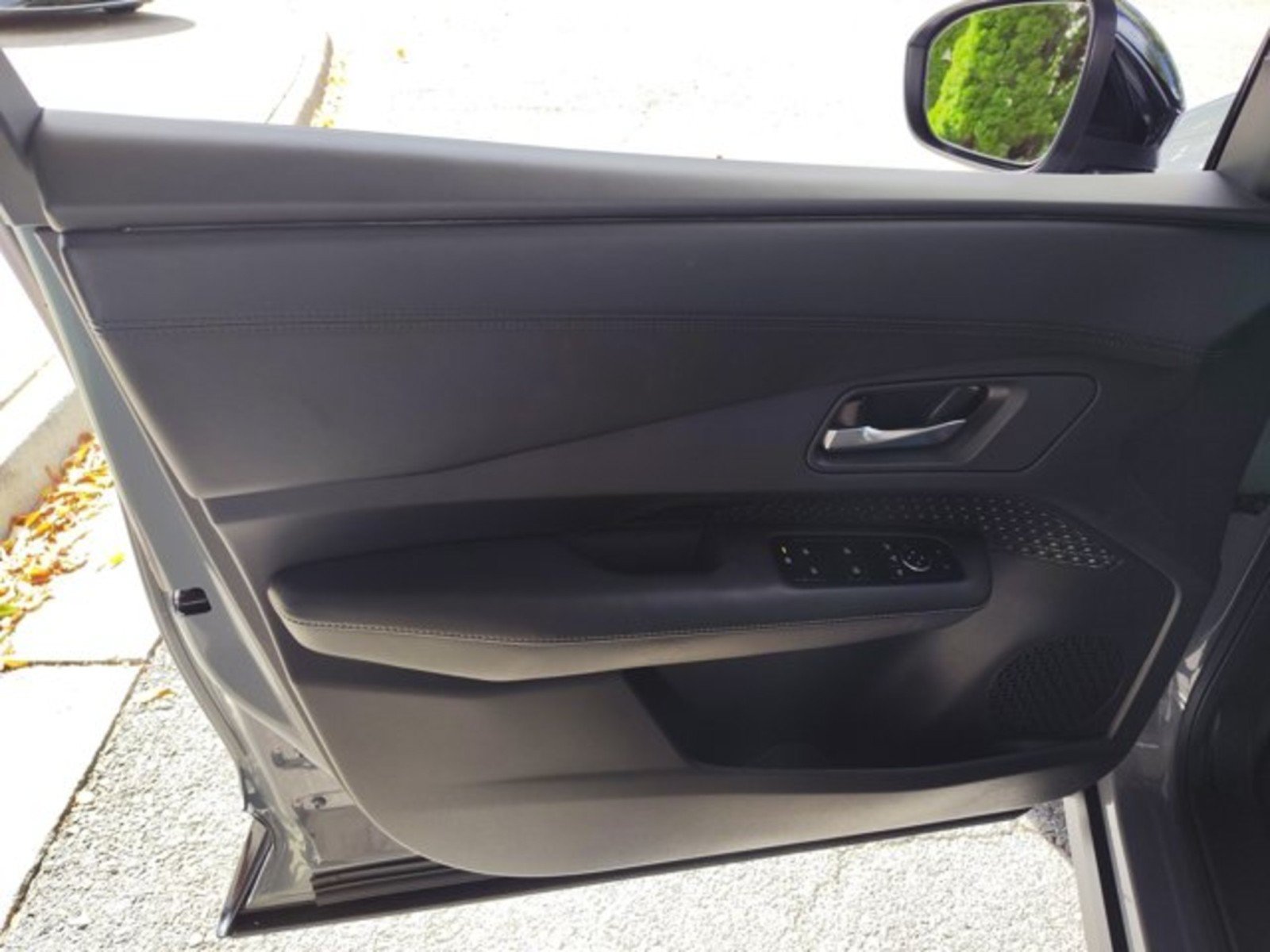 Used 2023 Nissan Ariya FWD image 20