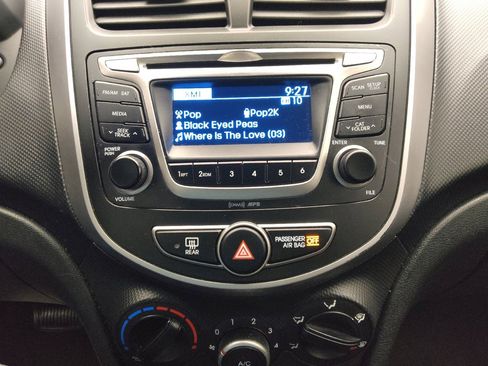 Used 2017 Hyundai Accent SE FWD image 25