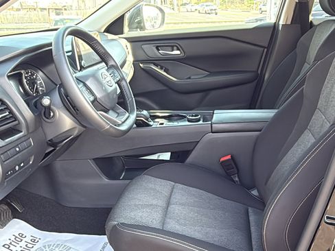 Certified 2025 Nissan Rogue SV image 19