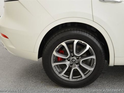 Used 2021 Maserati Levante image 40