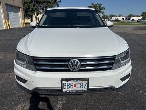 Used 2018 Volkswagen Tiguan SE w/ Panoramic Sunroof Package image 2