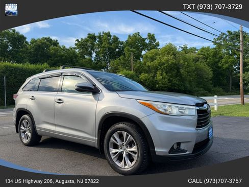 Used 2015 Toyota Highlander XLE AWD/4WD image 1