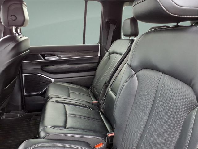 Used 2022 Jeep Wagoneer Series II AWD/4WD image 18