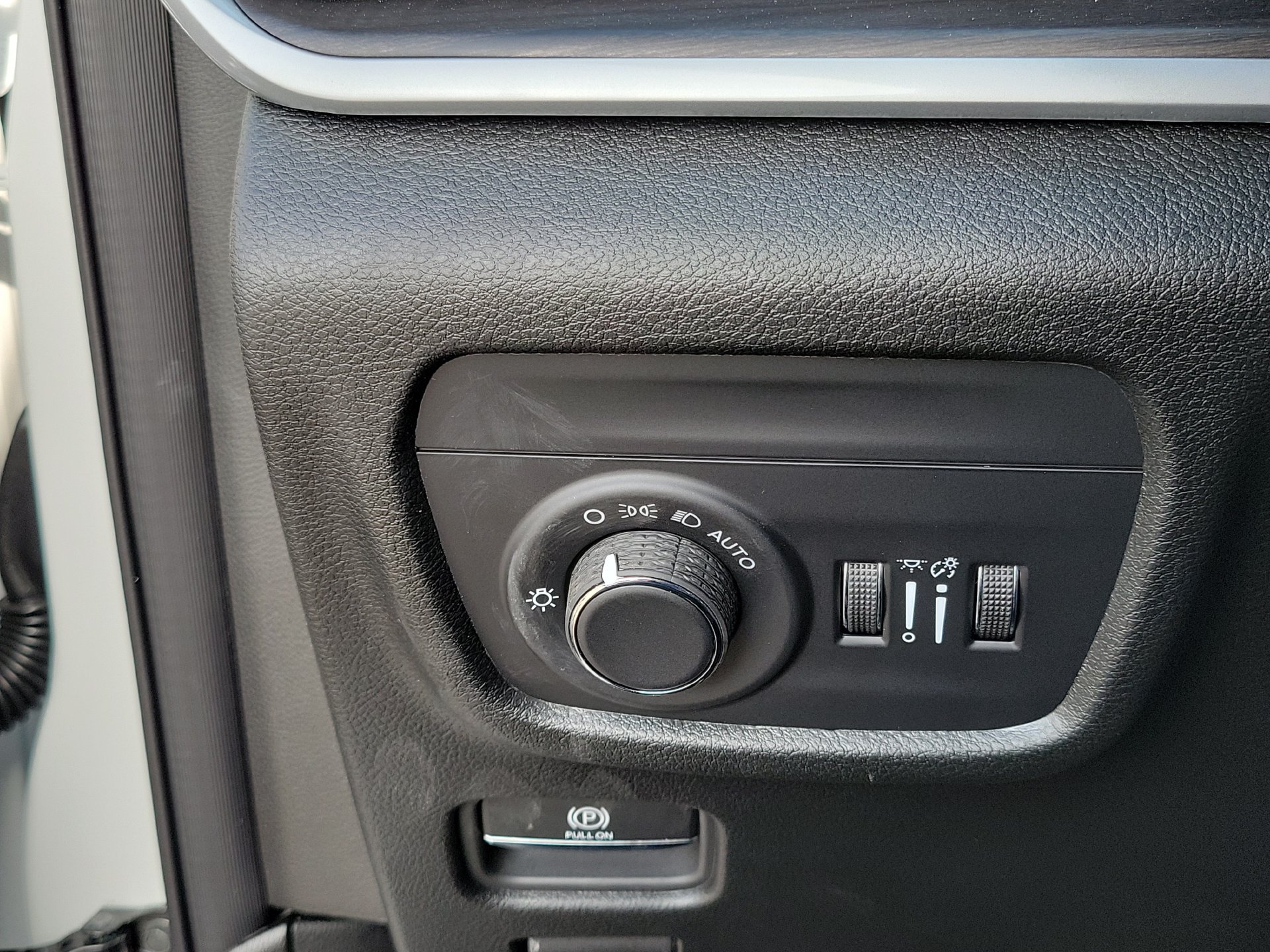 New 2026 Jeep Grand Cherokee Altitude AWD/4WD image 8