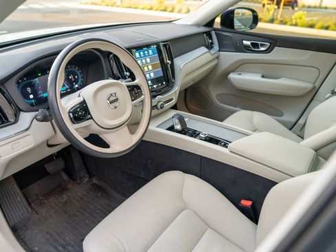 Used 2024 Volvo XC60 B5 Plus w/ Protection Package Premier image 4