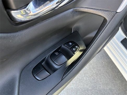 Used 2018 Nissan Altima 2.5 SV image 19