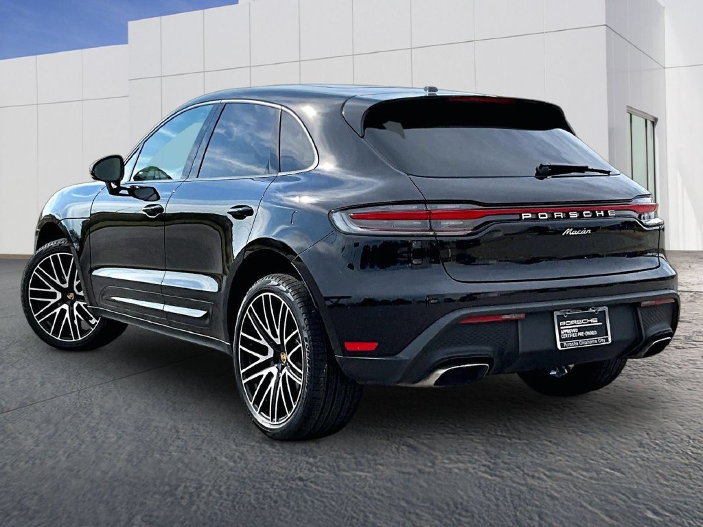 Certified 2026 Porsche Macan AWD/4WD image 3