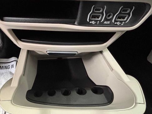 Used 2023 Chrysler Pacifica Touring-L FWD image 24