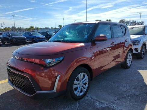 Certified 2024 Kia Soul LX image 3