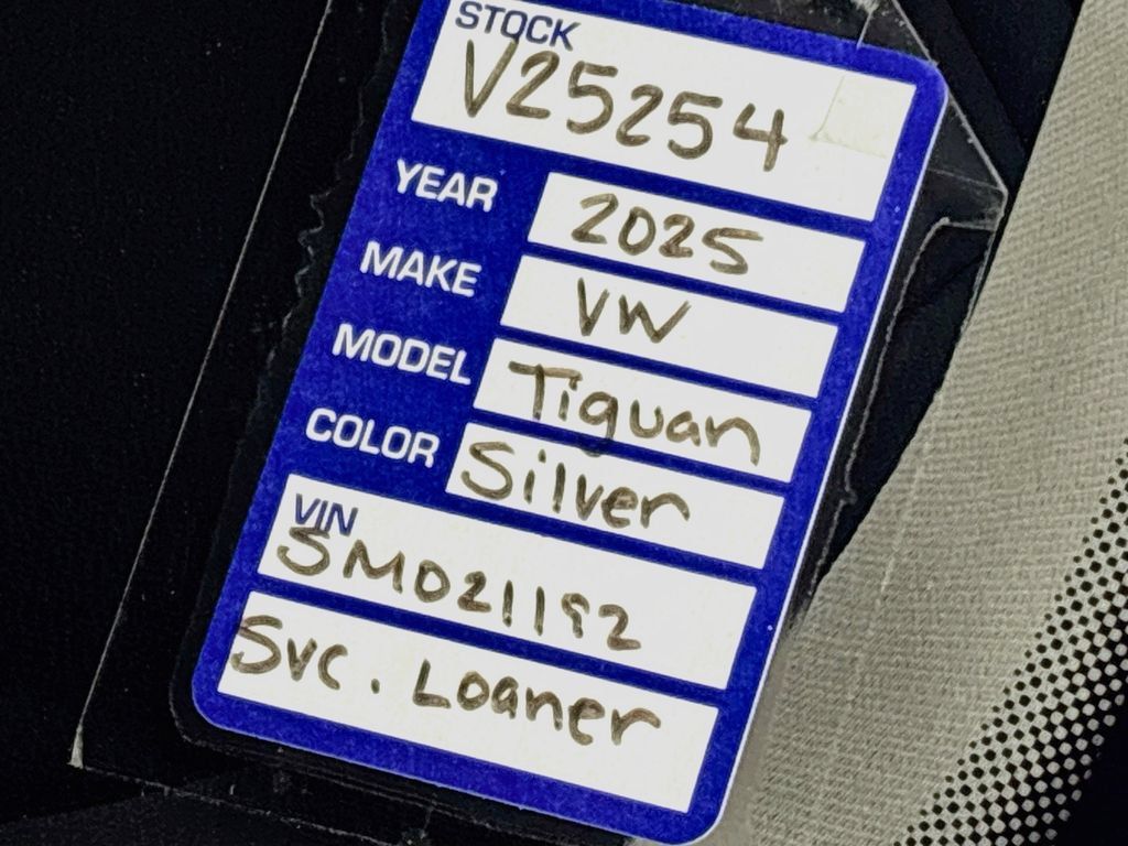 Certified 2025 Volkswagen Tiguan SE FWD image 26