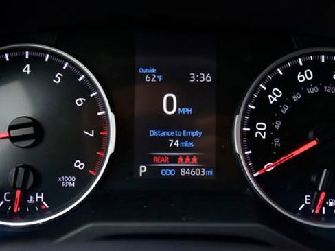 Used 2022 Toyota RAV4 LE image 27