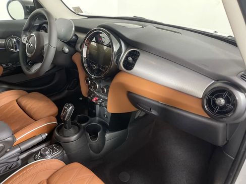 Certified 2024 MINI Cooper 4-Door Hardtop image 15