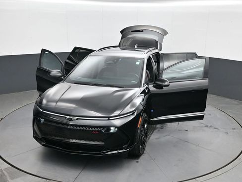 Used 2024 Chevrolet Equinox EV RS image 30