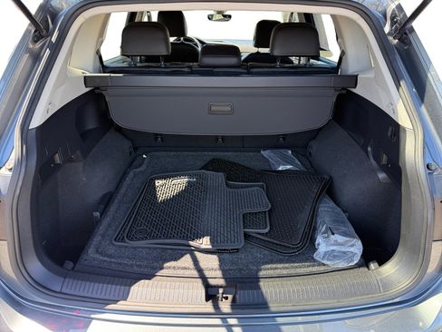 Used 2022 Volkswagen Tiguan SE image 17