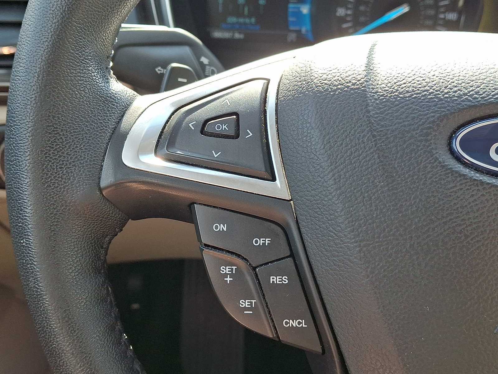 Certified 2018 Ford Fusion SE w/ Fusion SE Technology Package FWD image 27