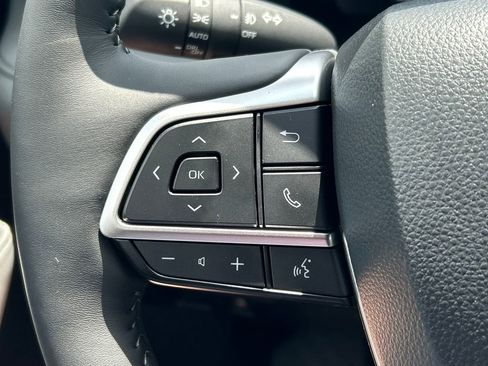 Used 2026 Toyota Highlander Limited AWD/4WD image 41