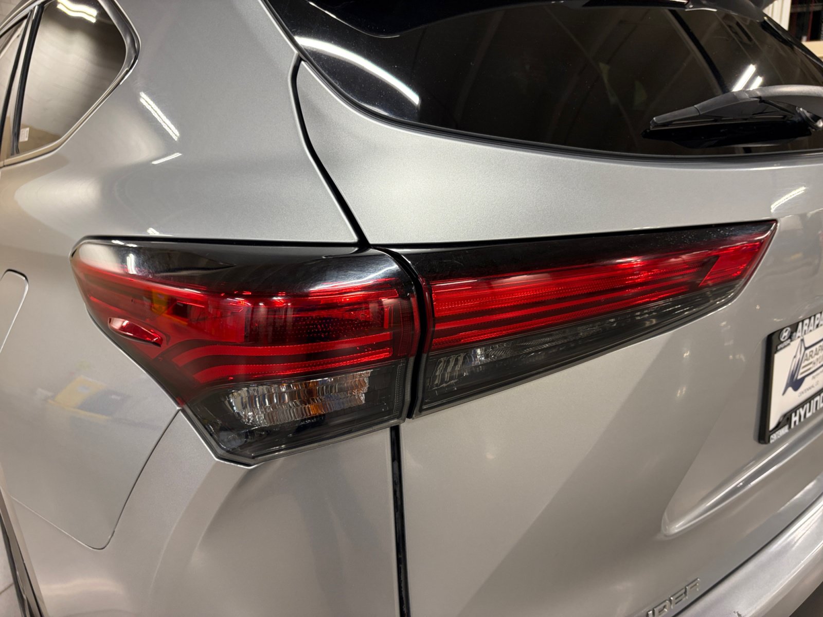 Used 2021 Toyota Highlander XLE AWD/4WD image 31