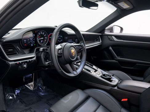 Certified 2024 Porsche 911 Carrera image 4