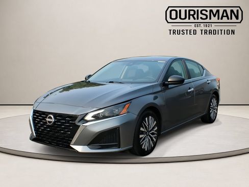 Used 2024 Nissan Altima 2.5 SV FWD image 5