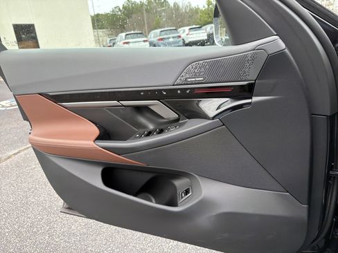 Certified 2025 BMW 530i w/ Premium Package image 17