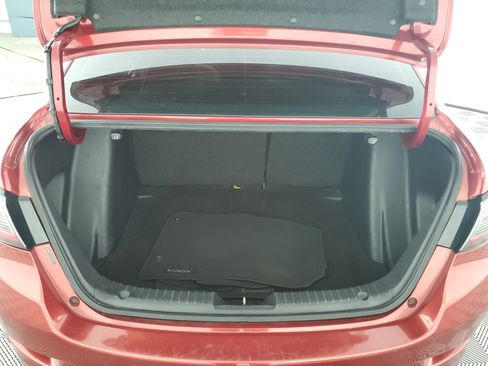 Used 2019 Toyota Yaris LE image 32