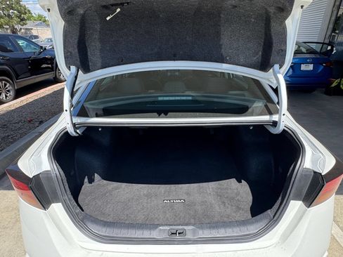 Used 2025 Nissan Altima 2.5 SV FWD image 26