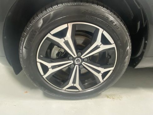 Used 2022 Volvo XC60 B5 Momentum w/ Advanced Package image 5
