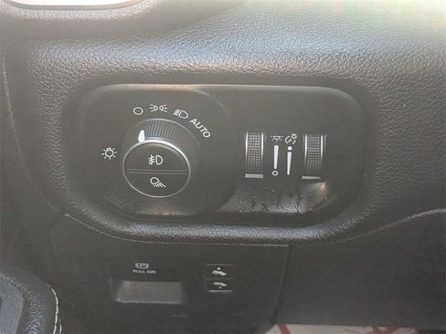 Used 2025 RAM 1500 Laramie image 18