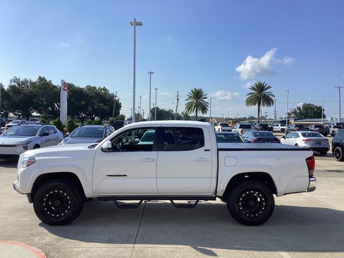 Used 2021 Toyota Tacoma SR5 RWD image 4