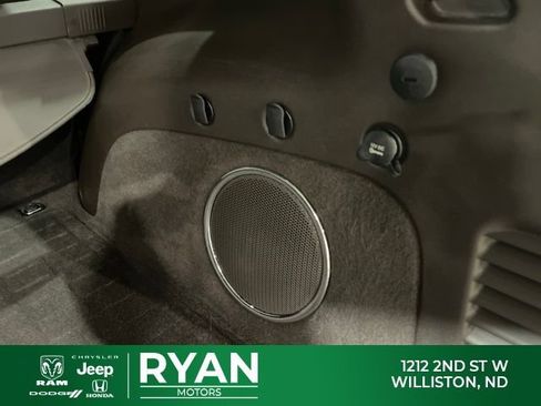 Used 2018 Jeep Grand Cherokee Overland AWD/4WD image 13