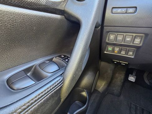 Used 2016 Nissan Rogue SL image 39