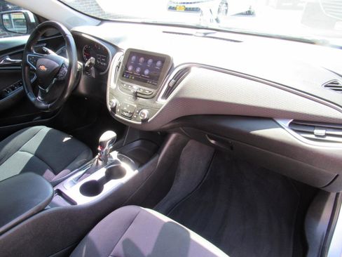 Used 2021 Chevrolet Malibu RS FWD image 31