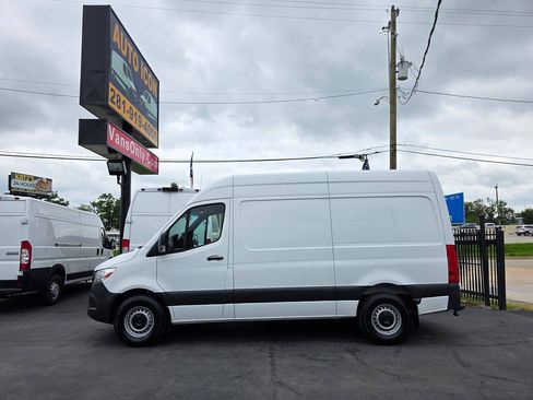 Used 2022 Mercedes-Benz Sprinter 2500 image 4