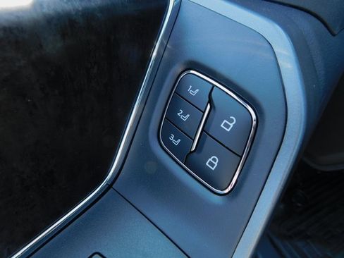 New 2026 Ford F250 Lariat w/ Black Appearance Package image 28