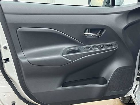 Used 2025 Nissan Versa SV FWD image 15