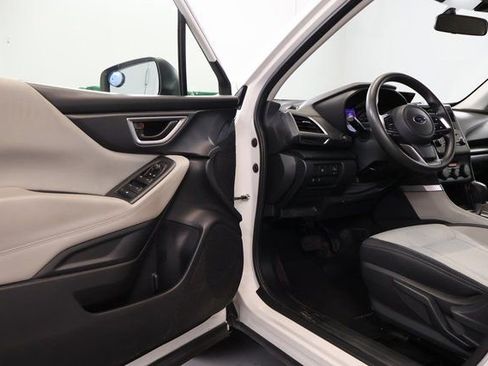 Used 2022 Subaru Forester Base image 8