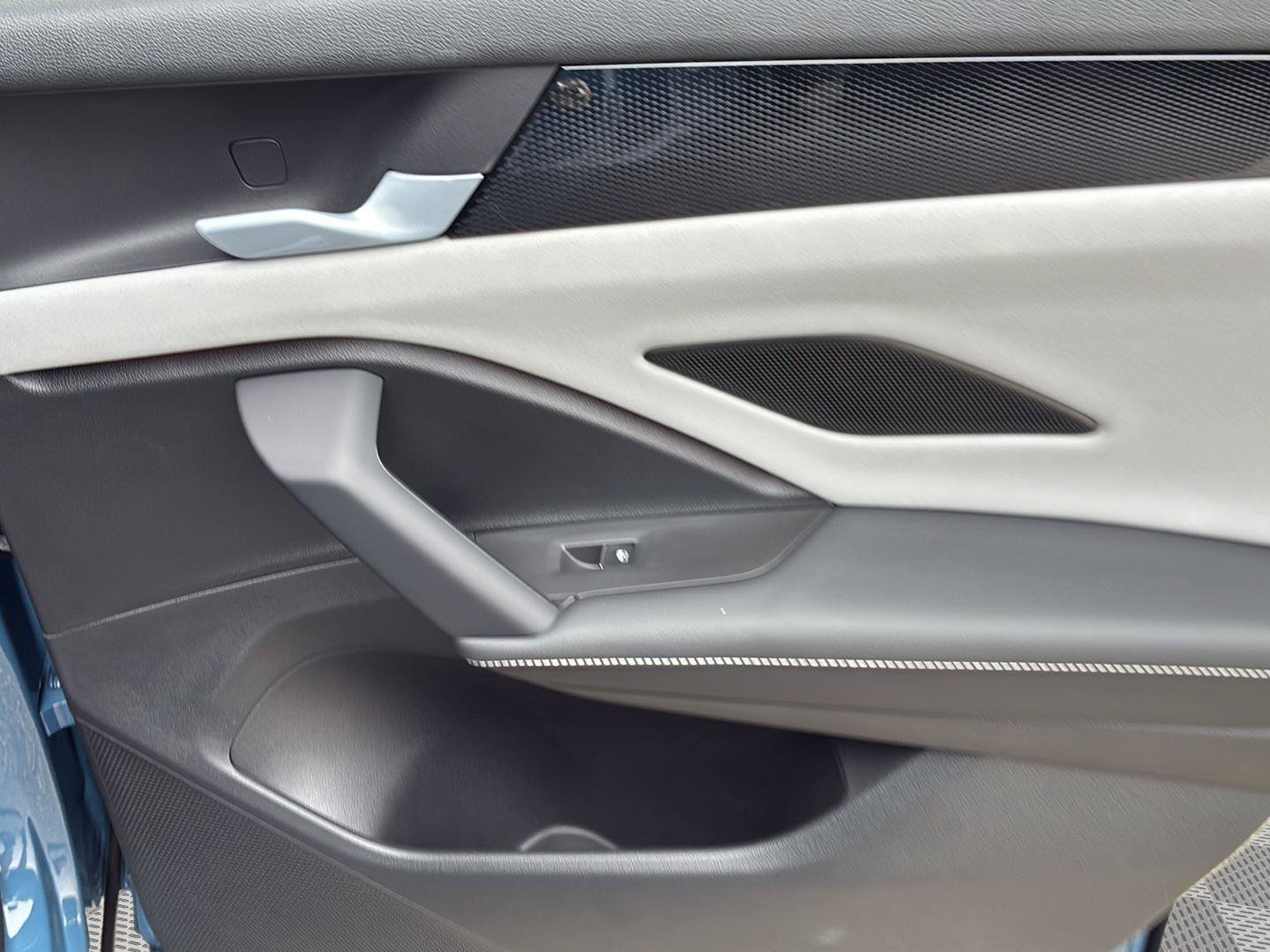 New 2026 Volkswagen Tiguan SE R-Line AWD/4WD image 15