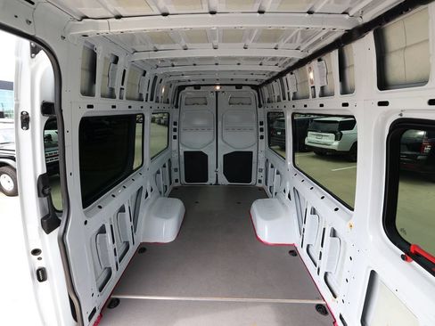 Used 2022 Mercedes-Benz Sprinter 3500 image 13