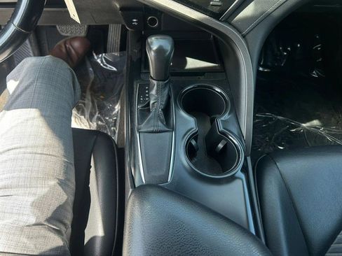 Used 2019 Toyota Camry SE image 14