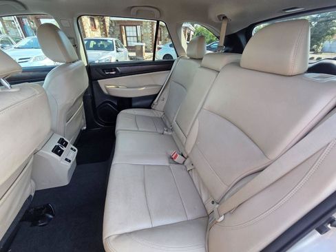 Used 2018 Subaru Outback 2.5i Limited AWD/4WD image 15