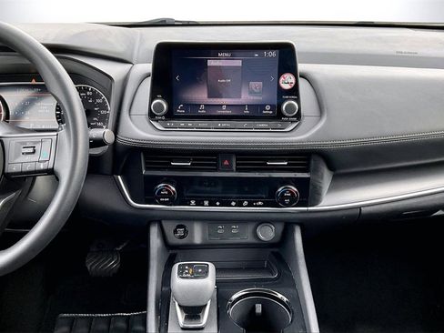 Used 2024 Nissan Rogue SV image 11