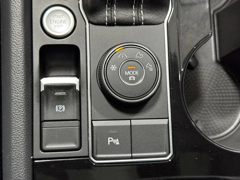 Used 2023 Volkswagen Atlas SEL R-Line AWD/4WD image 23