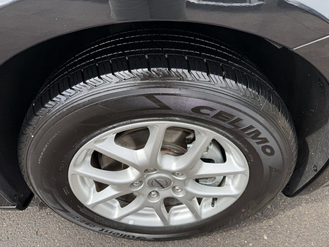 Used 2024 Chrysler Pacifica Touring-L FWD image 10