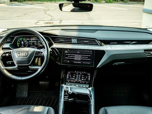 Used 2021 Audi e-tron Premium AWD/4WD image 15