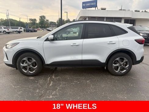 Used 2025 Ford Escape ST-Line Select AWD/4WD image 2