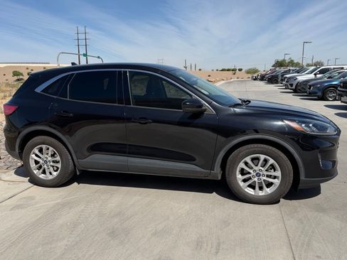 Used 2020 Ford Escape SE FWD image 3